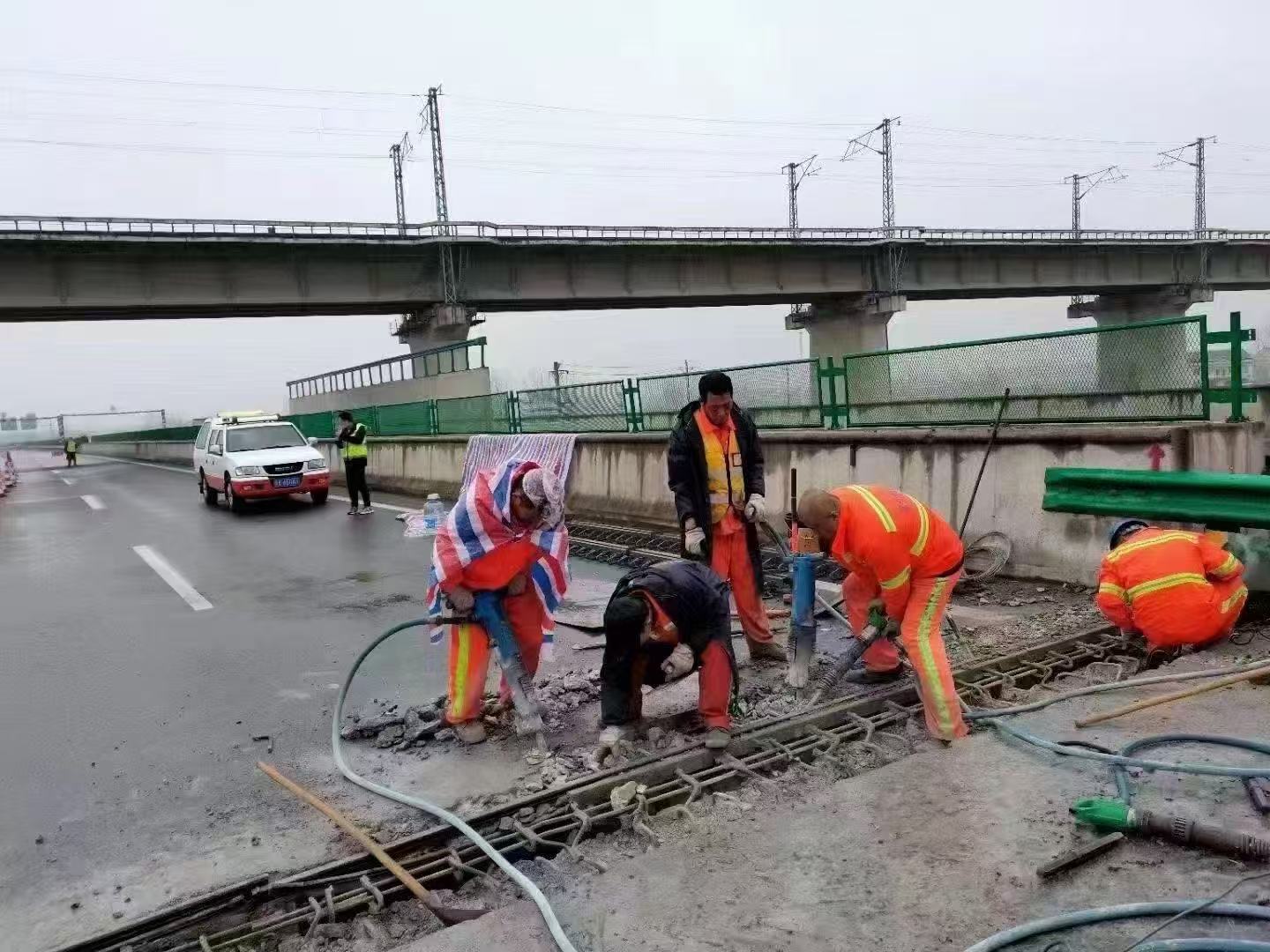 东西湖桥梁伸缩缝抢修料