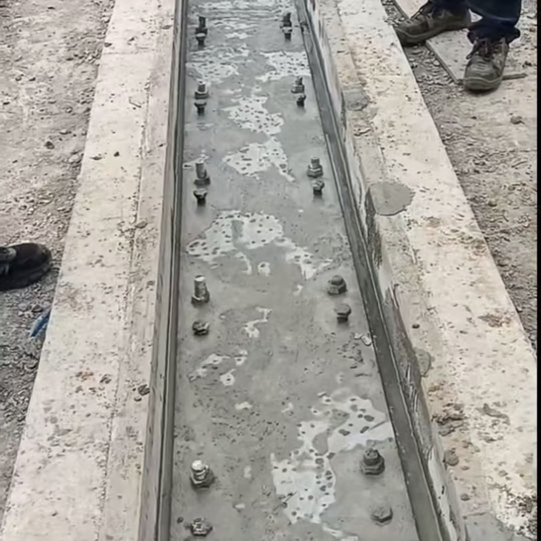 东西湖港口码头起重机龙门吊重型机械设备稳固用早强快凝轨道胶泥